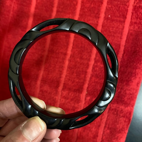 🐝 2/$10 Three lucite bracelets - Picture 6 of 8